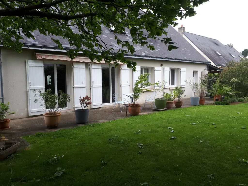 Terrasse en ACCOYA et grès cérame à St Etienne de Montluc