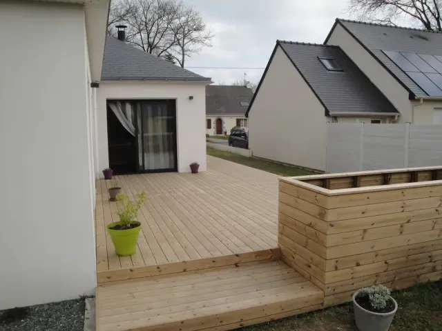 Installation d'une grande terrasse en bois