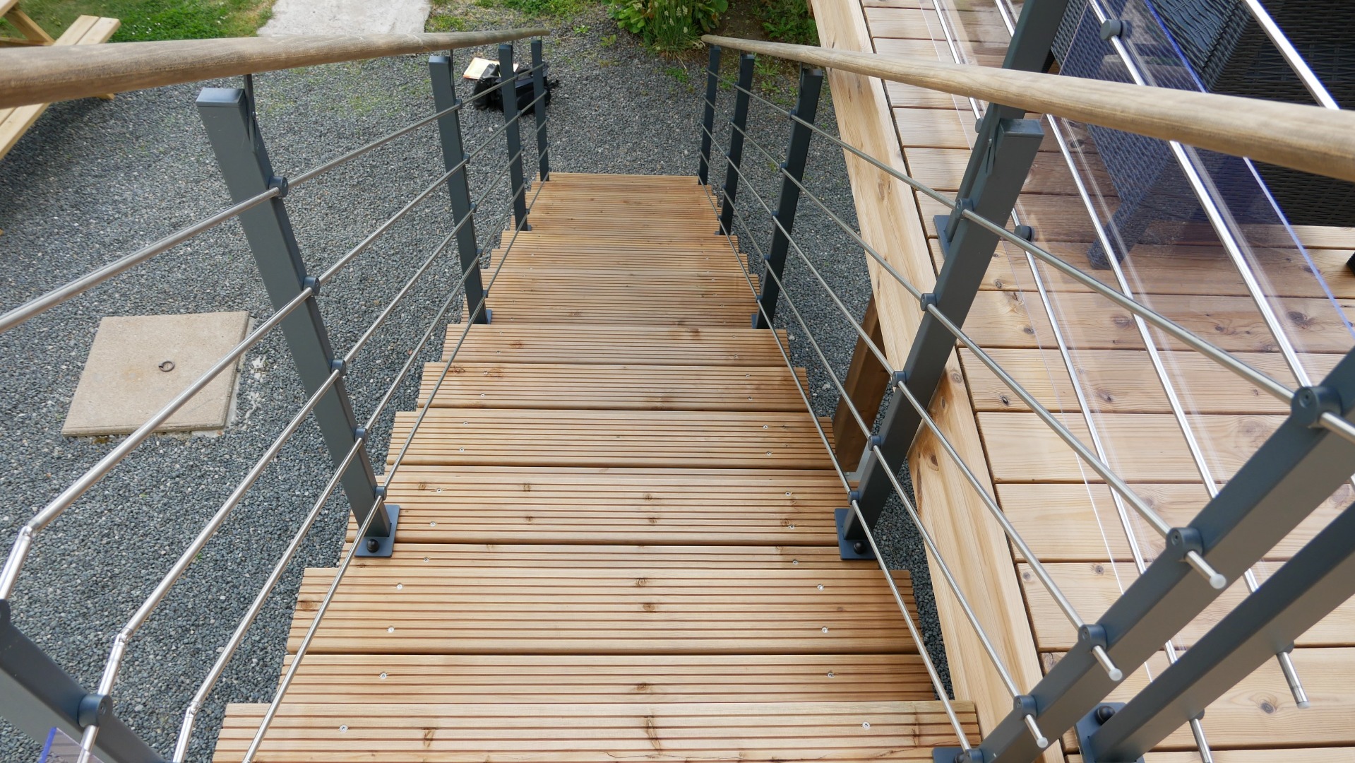 Terrasse sur poteaux à Montbert