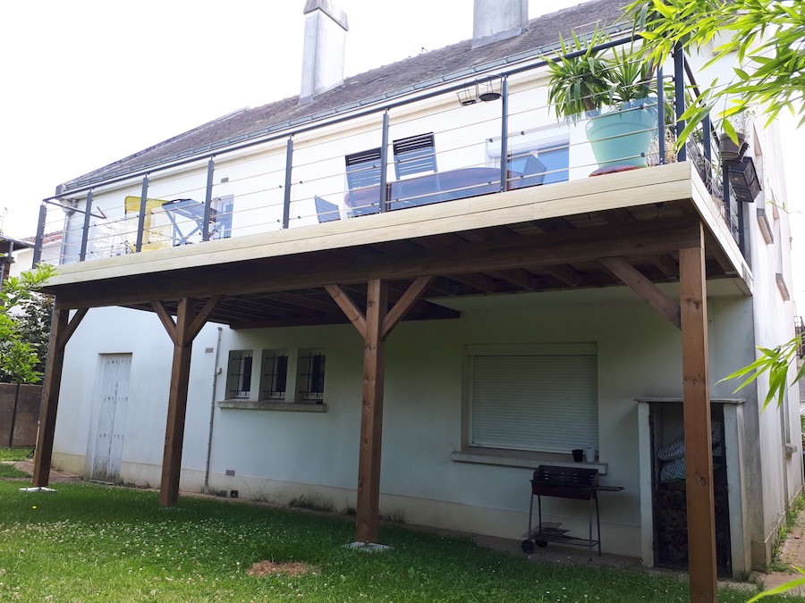 Terrasse sur poteaux à Saint-Herblain