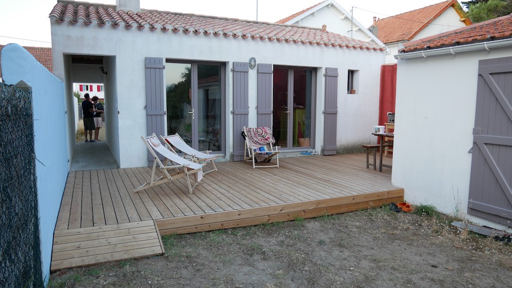 Pose de terrasse en bois sur carrelage