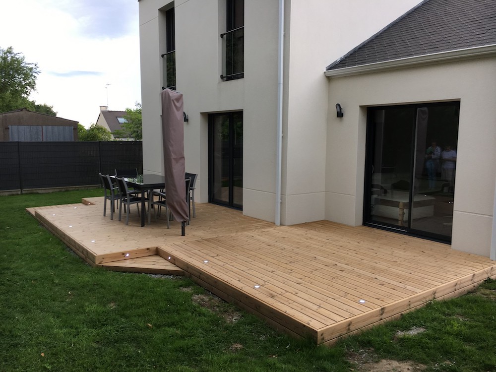 Pose de terrasse spacieuse pour maison ancienne