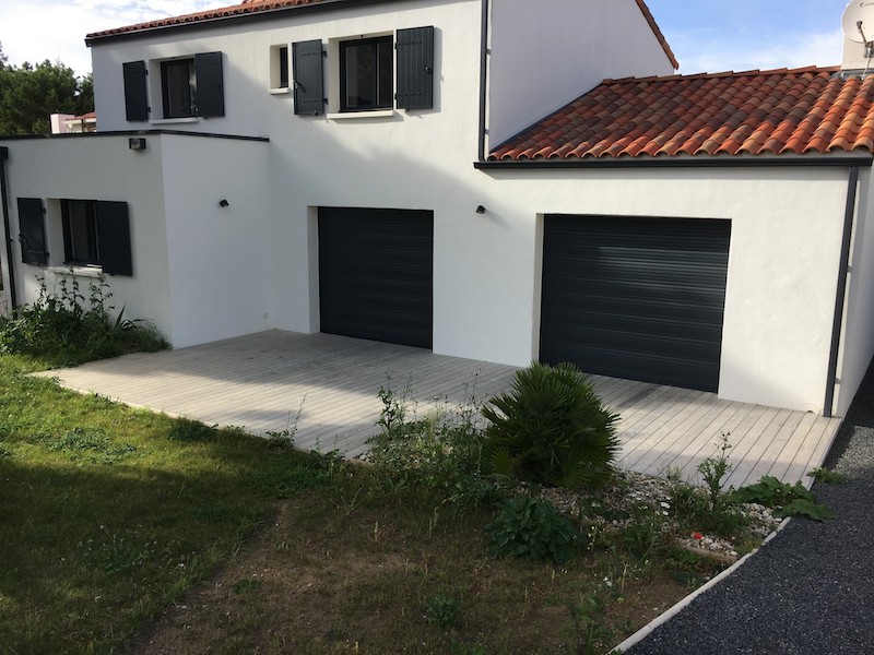 2 - Orvault - terrasse accoya sur sol béton.JPG