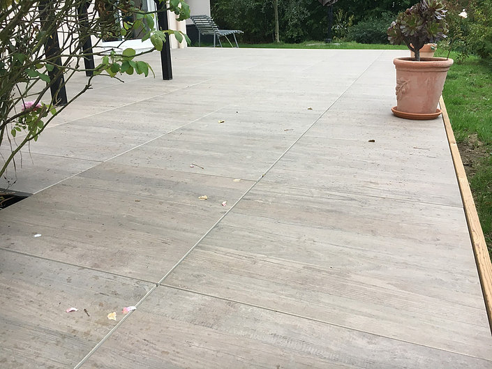 Pose de terrasses en grès cérame proche de Nantes