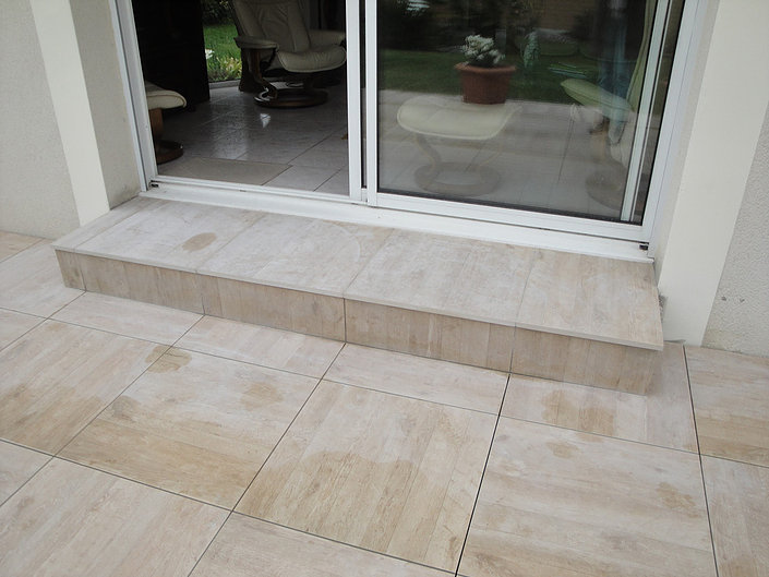 Création de terrasses en grès cérame proche de Nantes