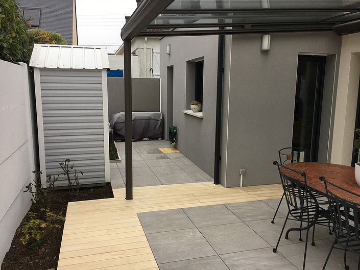 Conception de terrasses en grès cérame proche de Nantes