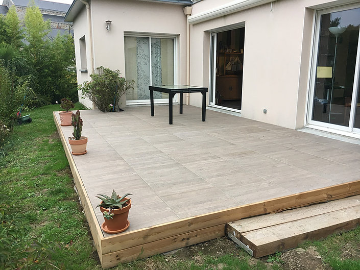 Création de terrasses en grès cérame proche de Nantes