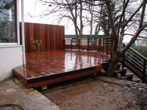 Poseur de terrasse sur poteaux à Nantes