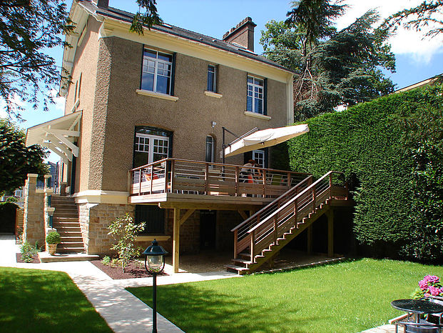Construction de terrasse sur poteaux à Nantes