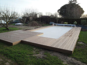 Terrasses et fleuraison de tour de piscine proche de Nantes